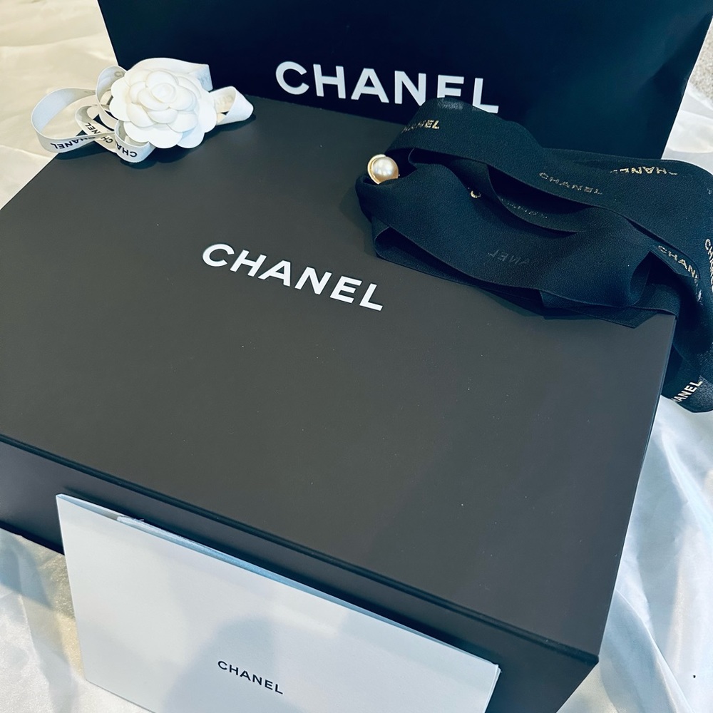 Chanel tote bag box